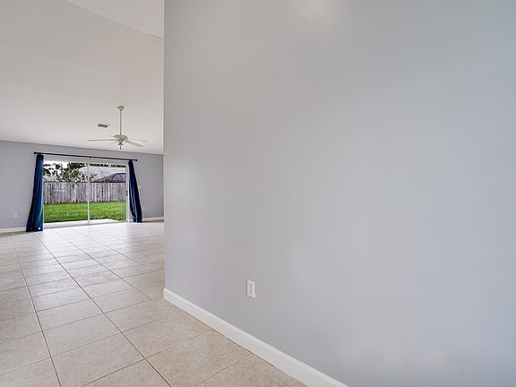 4th image of 2562 SE Marseille Street