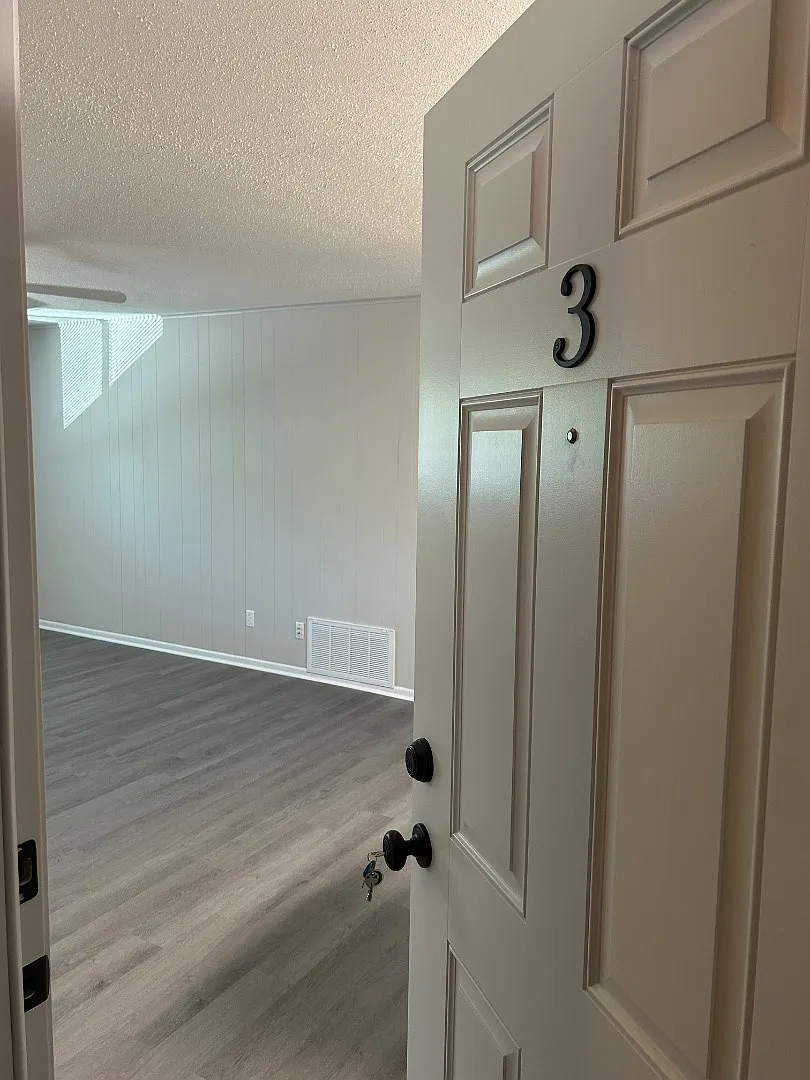 201 Taylor Cir. — Photo 1