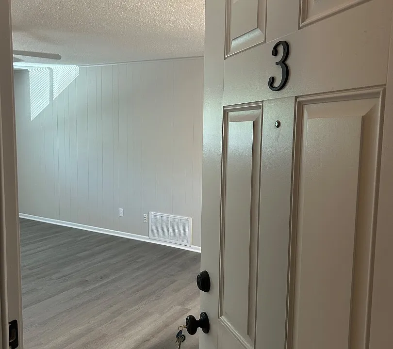 201 Taylor Cir #3