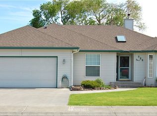 725 W Edgewater Ln, Moses Lake, WA 98837
