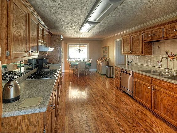 3rd image of 508 Liberty Dr
