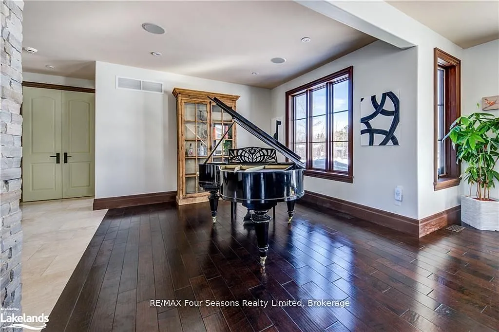 6 bed, $10,000 — Photo 4