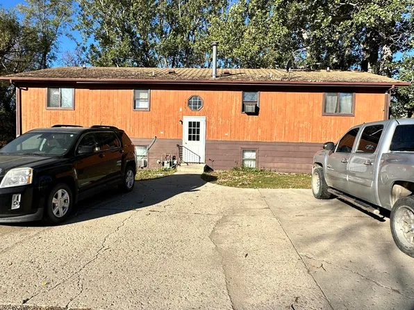 1513 3rd Ave NW, Jamestown, ND 58401