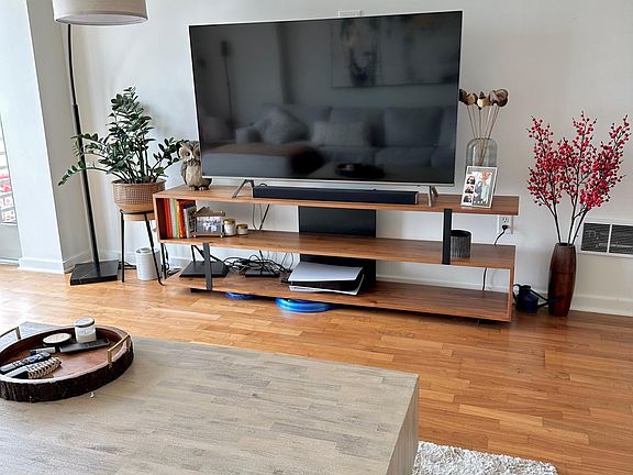 5th image of 555 4th St Unit 533