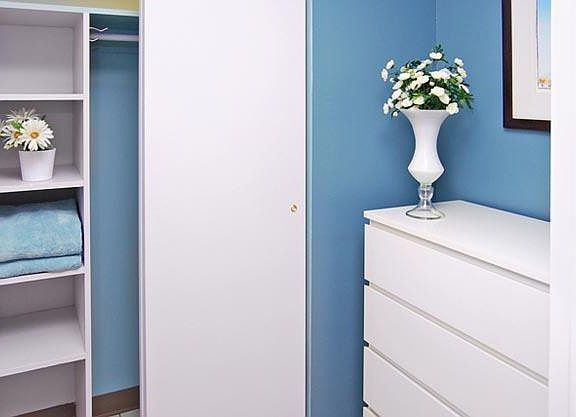 4th image of 2861 S King Dr #2