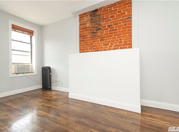 3rd image of 219 Lexington Ave