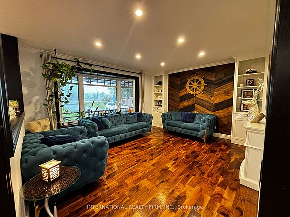 4th image of 9364 Wellington St #124
