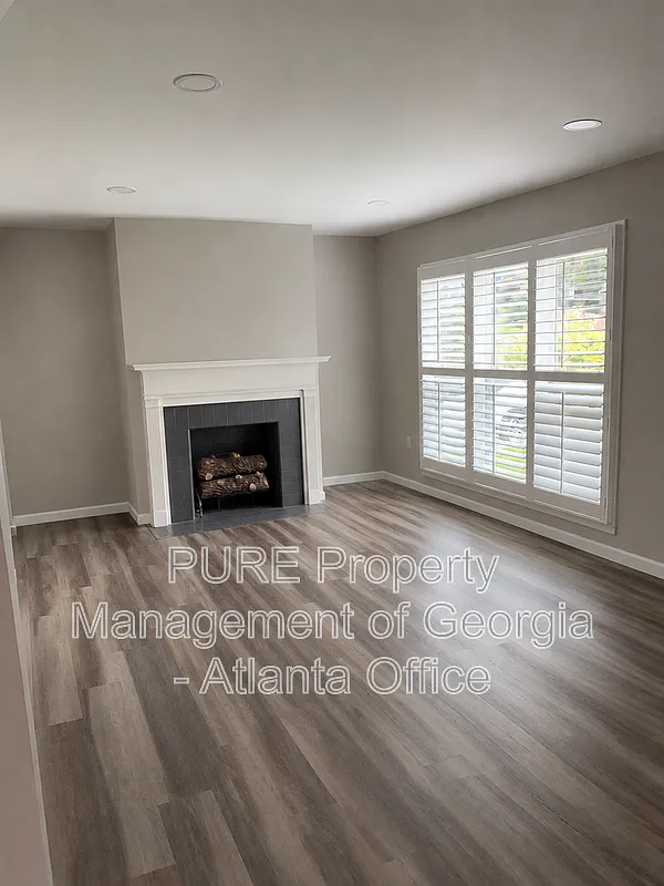 3 bed, 2.0 bath, 1216 sqft, $2,199 — Photo 3