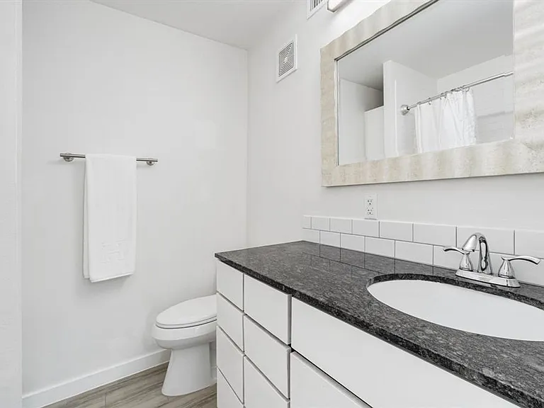 2200 Dickson Dr #218 — Photo 19