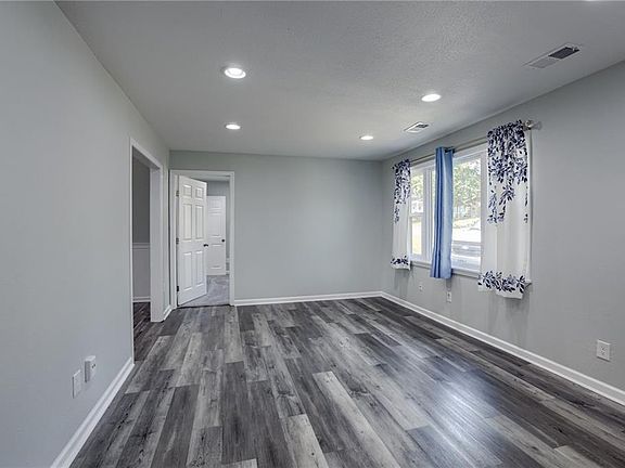 4th image of 5009 Harmony Dr