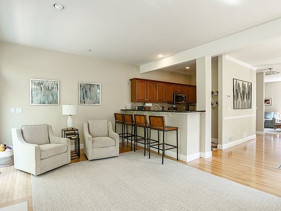 5th image of 28 Lincoln Ln #28