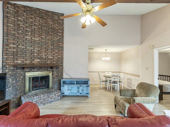 3rd image of 4074 Russell Ave