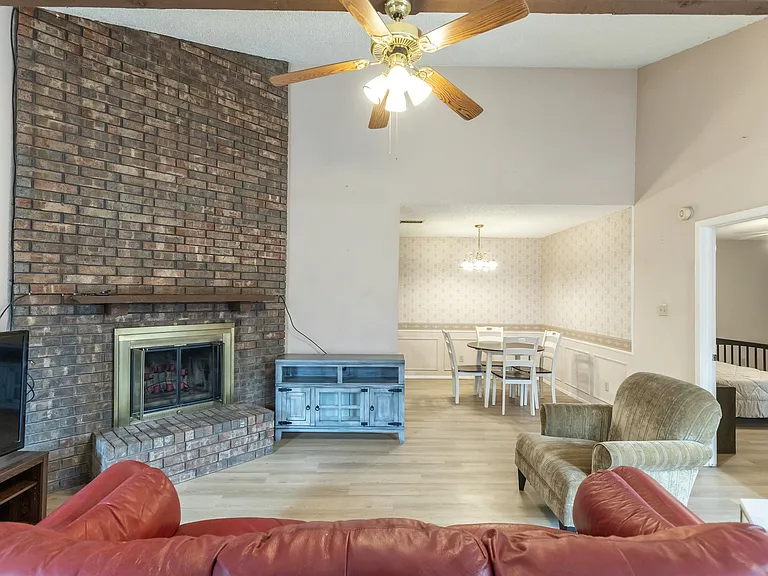 4074 Russell Ave — Photo 3