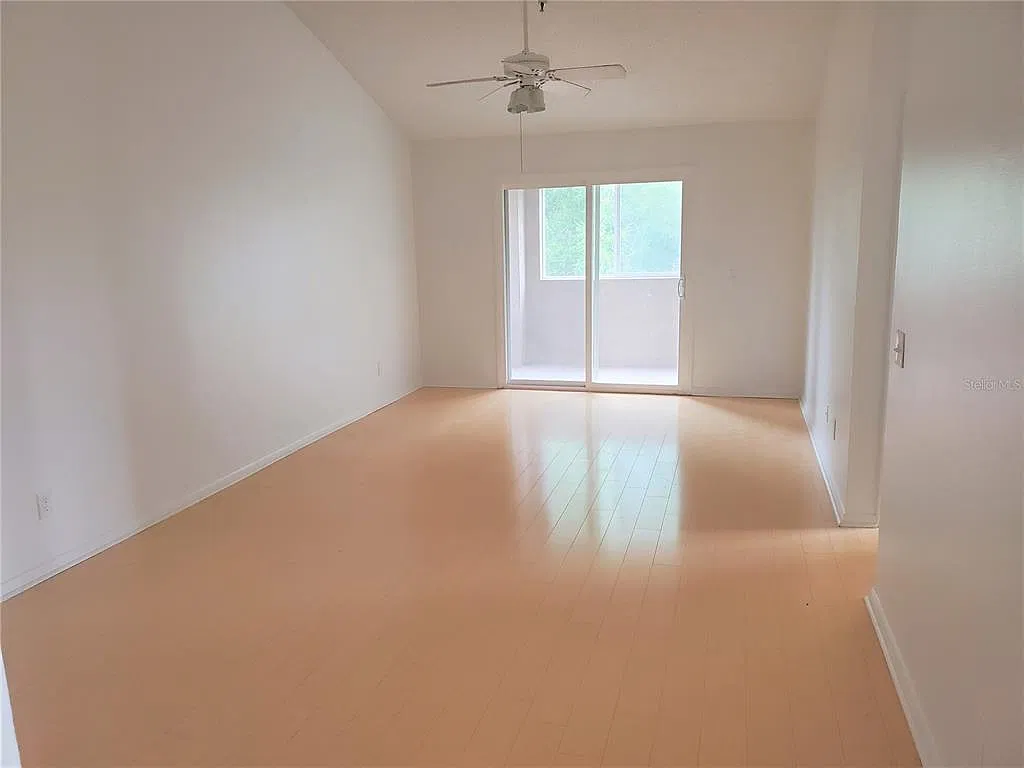 2 bed, 2.0 bath, 939 sqft, $1,500 — Photo 2