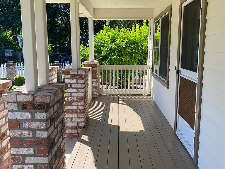 18190 Comstock Ave — Photo 3