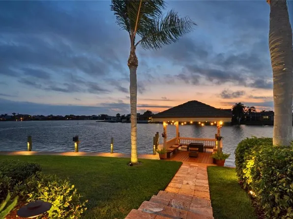 5812 Mariners Watch Dr, Tampa, FL 33615