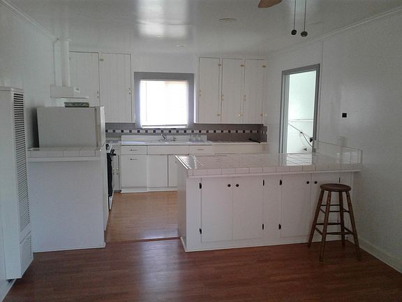 4th image of 545 1/2 Saratoga St