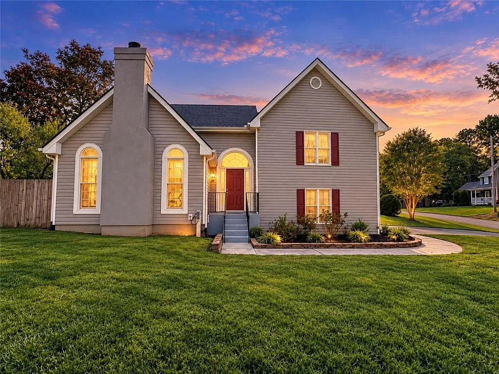 3 bed, 2.5 bath, 1692 sqft, $2,600 — Photo 1