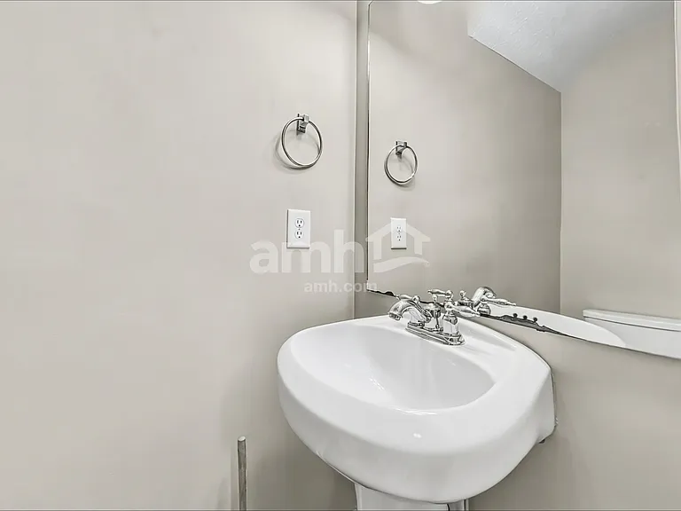 2053 Leefield Dr — Photo 8
