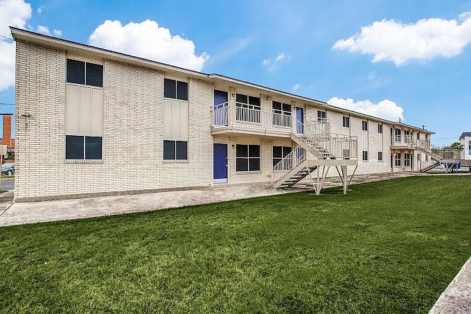 1st image of 8027 S Zarzamora St #2B-1Ba-747Sqft
