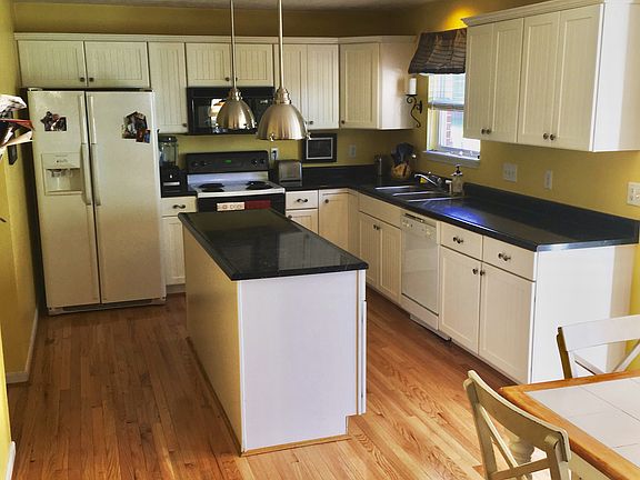 3rd image of 612 Valley Trails Dr