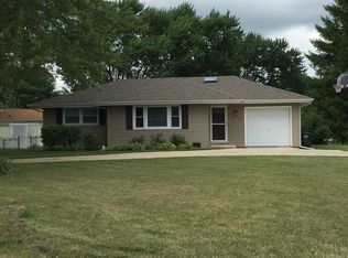 2116 Woodlane Dr, Lindenhurst, IL 60046