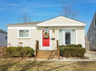 1635 Cole St, Birmingham, MI 48009