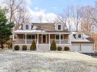 40 Robinhood Rd, Danbury, CT 06811