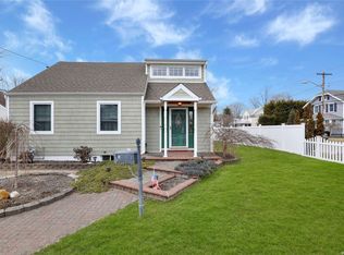 26 3rd Ave, East Islip, NY 11730