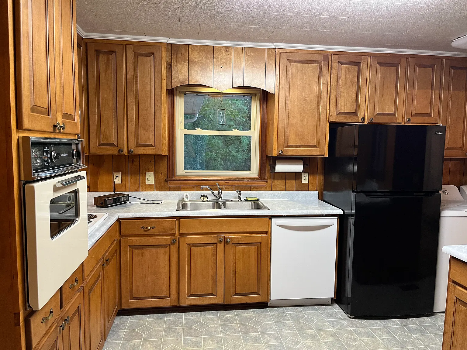 174 Scott Cir — Photo 4