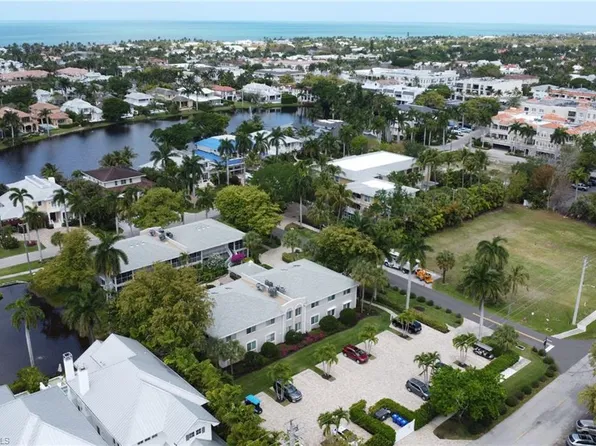 638 7th AVE S #B638, NAPLES, FL 34102