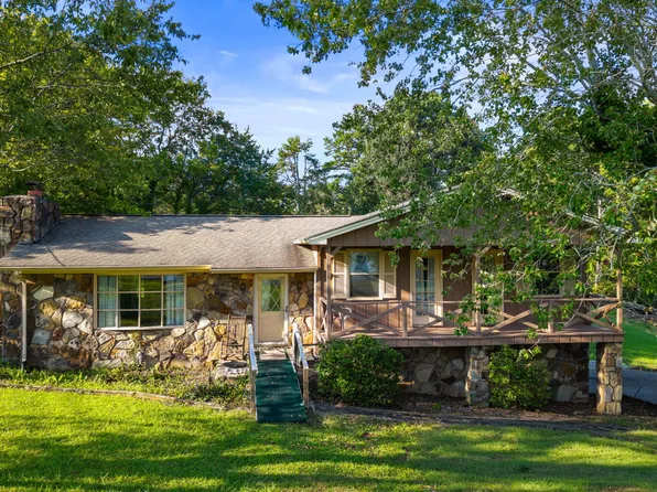 1235 Weeks Dr NE, Cleveland, TN 37312