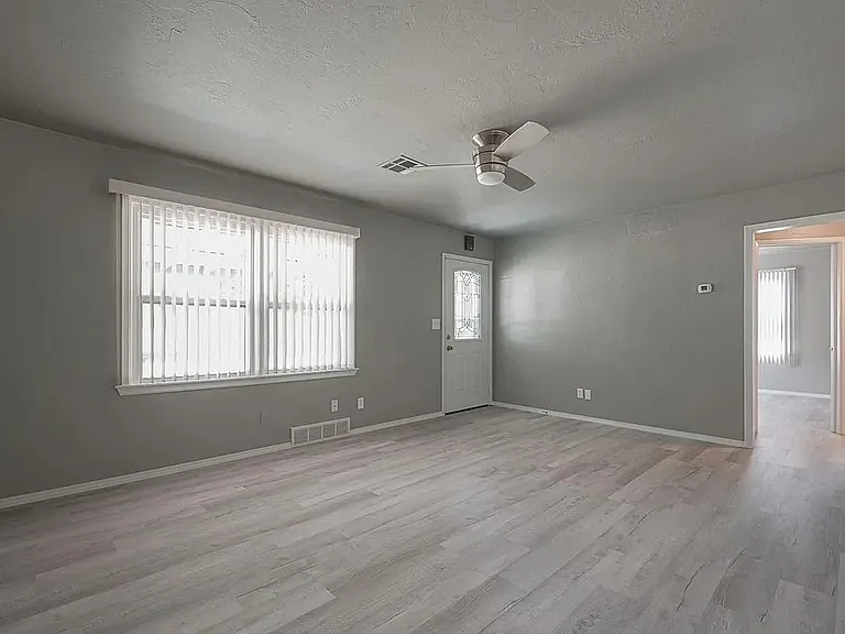 2325 Mustang St — Photo 5