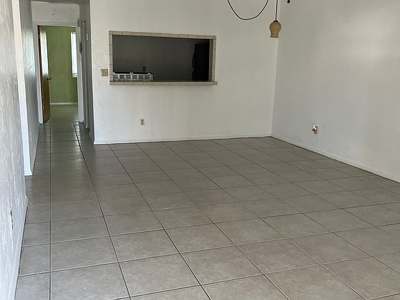 4th image of 402 Auburn Dr #7