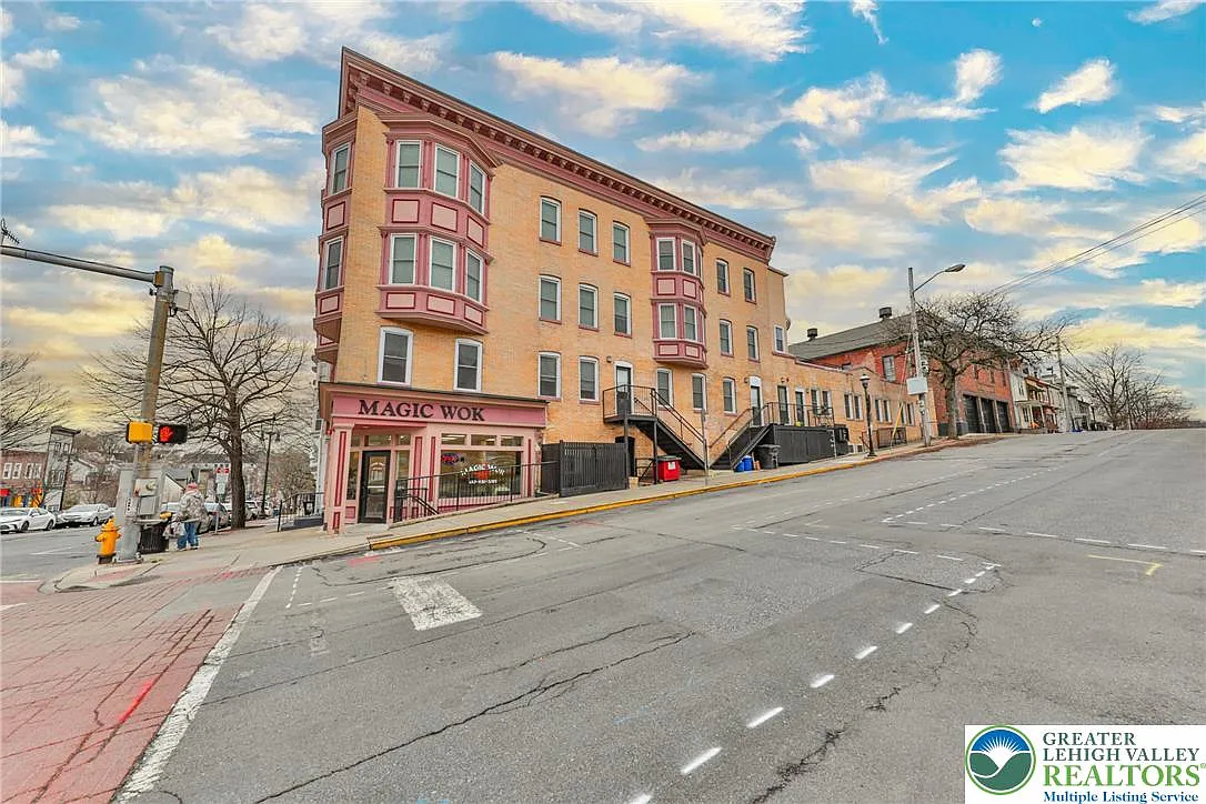 Building Photo - 601 Northampton St #402