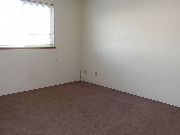 5th image of 517 Western Ave APT 1