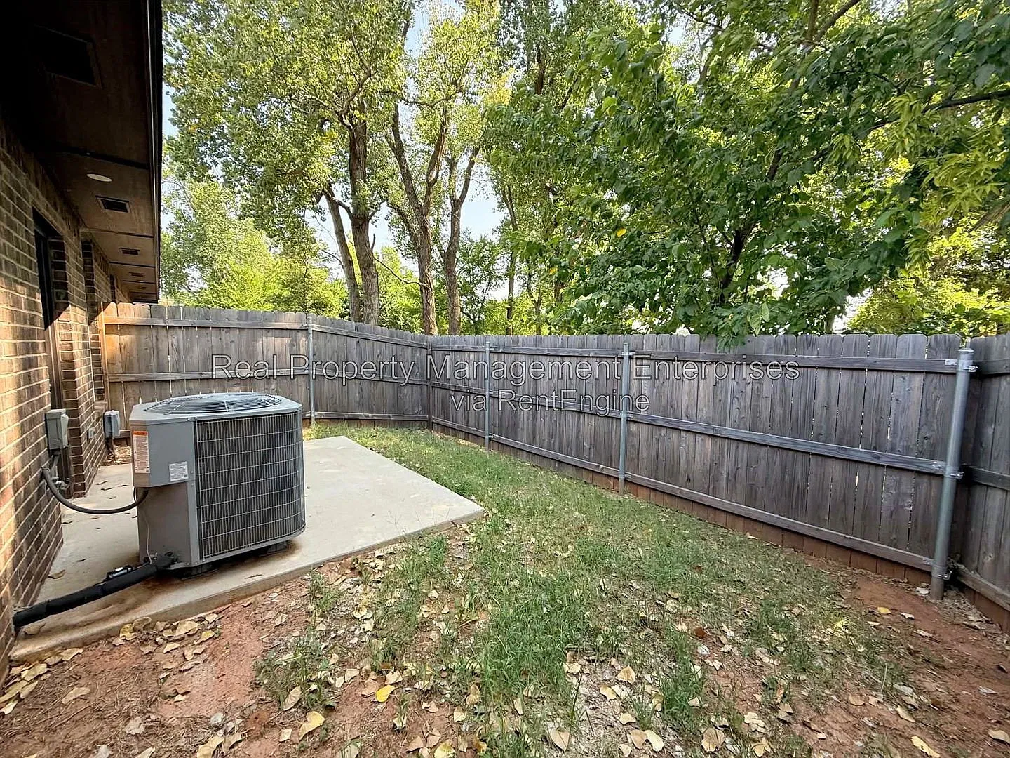 3 bed, 2.0 bath, 1269 sqft, $1,449 — Photo 3