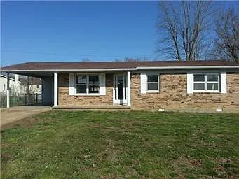 105 Holmes St photo 1