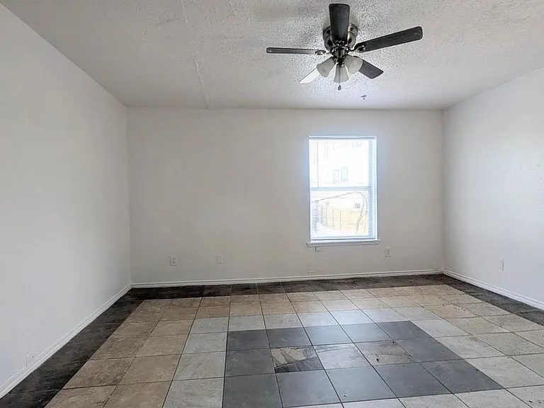 1422-1428 Bennett Ave — Photo 16