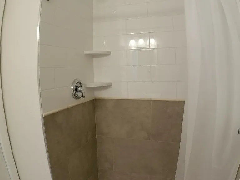 en suite shower