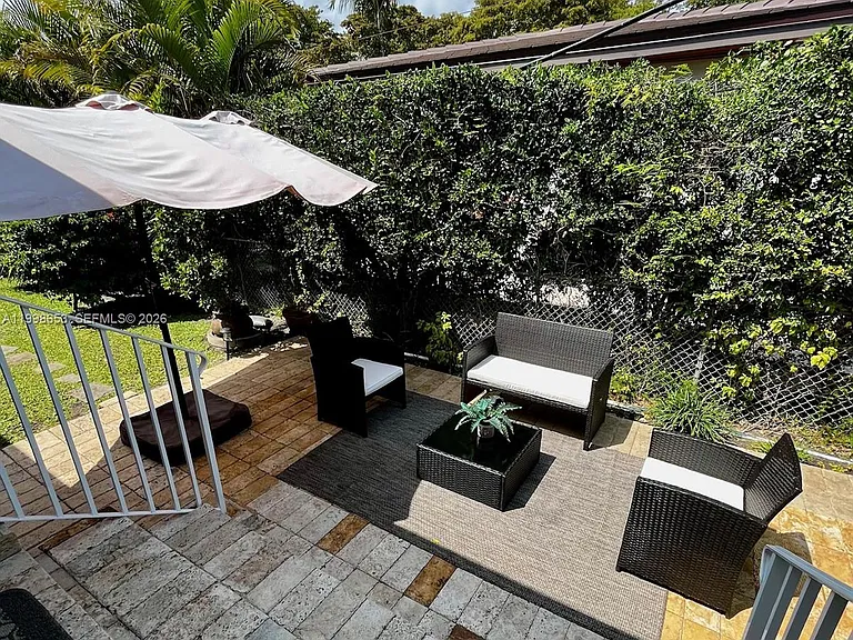411 Alesio Ave — Photo 19