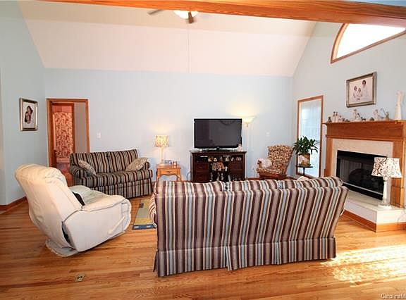 3rd image of 420 Peaceful Creek Dr #101