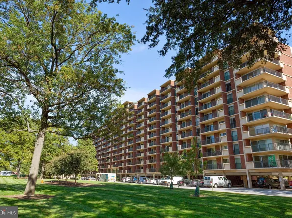 1300 Army Navy Dr APT 916, Arlington, VA 22202