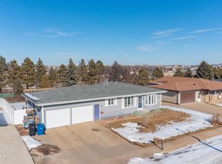 1444 13th St W, Dickinson, ND 58601