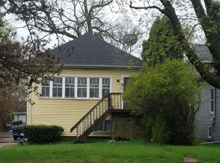 9 Meade Ct, Fox Lake, IL 60020