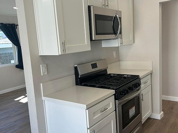 4th image of 267 Richardson Ave