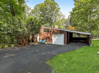 8 Beaver Hollow Lane, Airmont, NY 10952