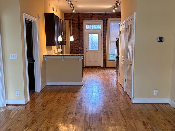 5th image of 213-215 E Grace St #203