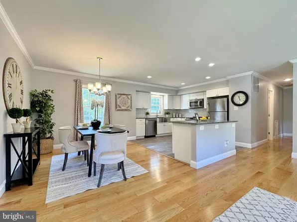 7426 Robin Rd, La Plata, MD 20646