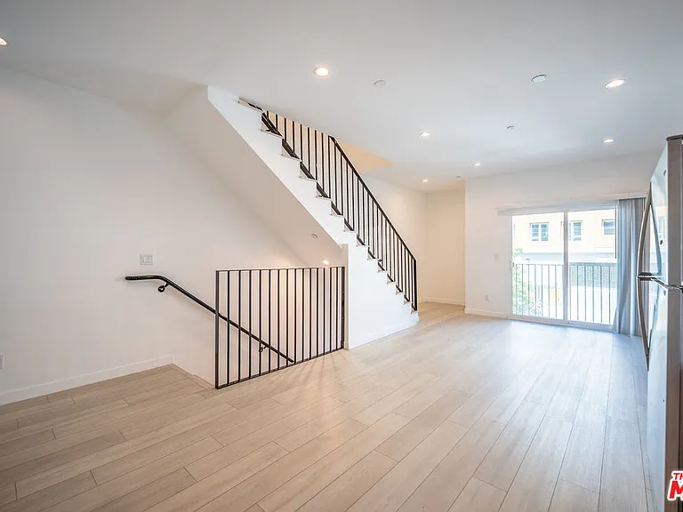 246 N Dillon St #1/2 — Photo 9